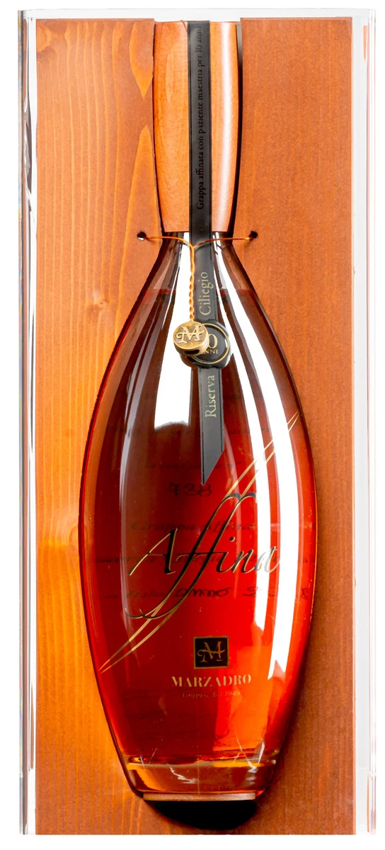 Grappa Affina “10 Anni” Riserva Ciliegio (Kirschholz) · In Original-Holzkiste 1 Grappa Affina “10 Anni” Riserva Ciliegio (Kirschholz) · In Original-Holzkiste